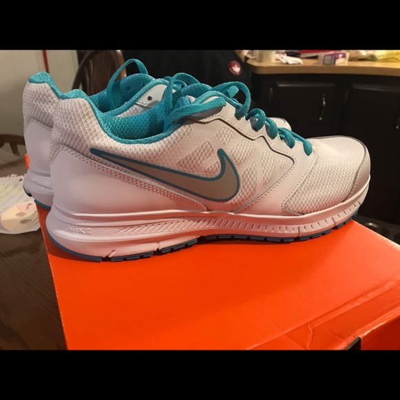 Women's NIKE Downshifte 6 Running Shoes Sz:11 - Picture 4 of 7